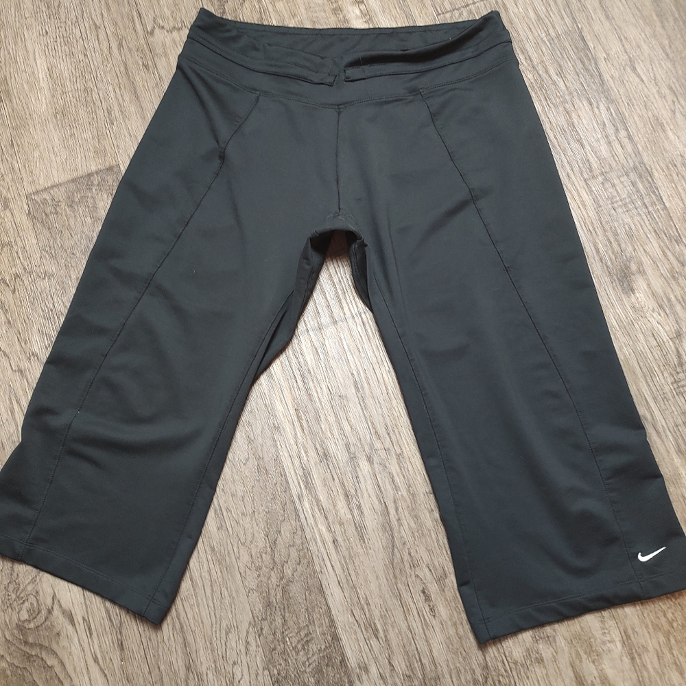 Nike fit dry women's black capri pants Size Large 12-14